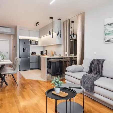 Apartment A&n - Partial Sea View And Free Parking Makarska
