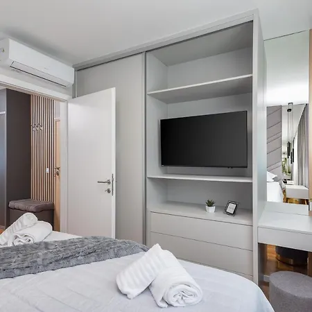 A&n - Partial Sea View And Free Parking Makarska